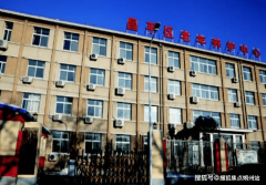 都饱含着对白叟的卑沉